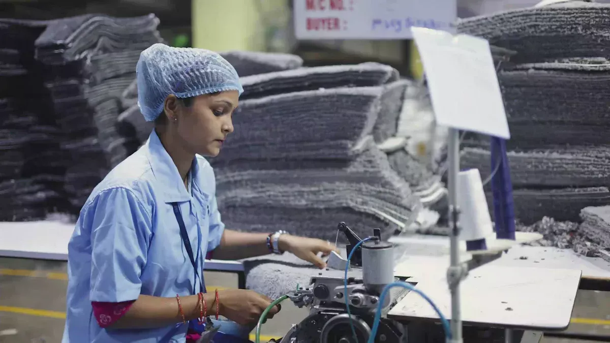 วิธีการเลือกผู้ผลิตเครื่องถักที่เหมาะสมสำหรับโรงงานของคุณ